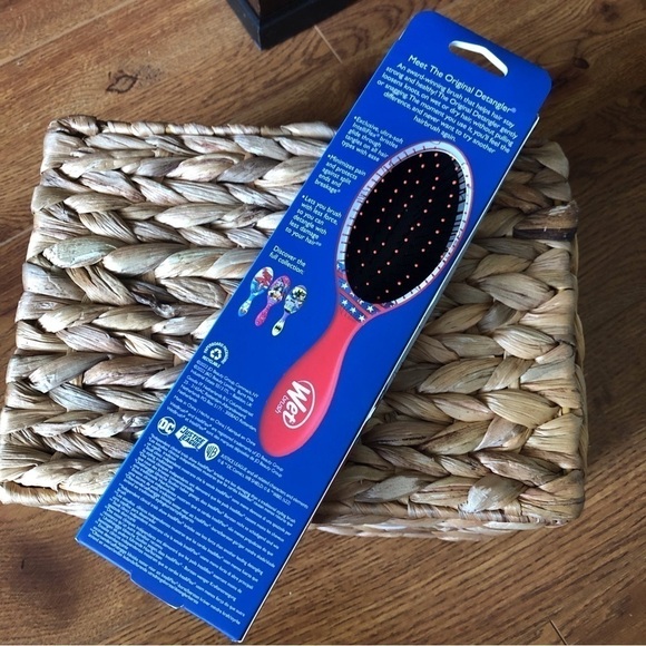 Wet x DC: Super Woman & Wonder Woman original detangler hair brush - Picture 3 of 3